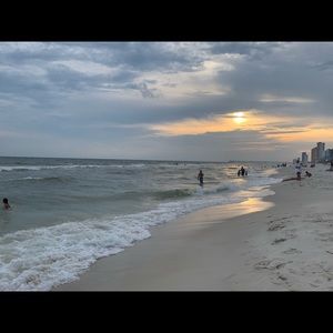 Meet your Posher, Leslie